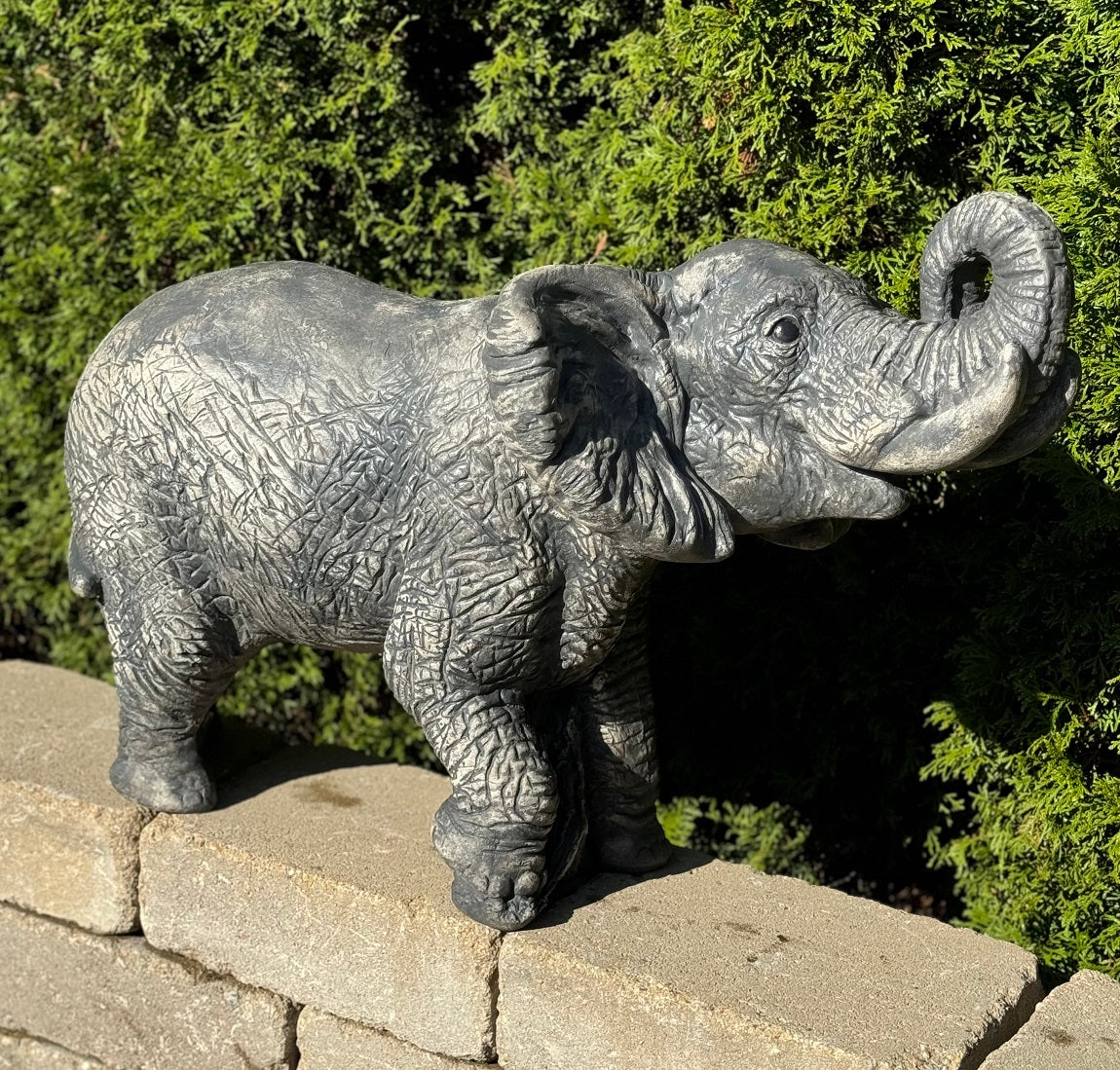 Henri's Ellie the Elephant (Plumbed) 2027